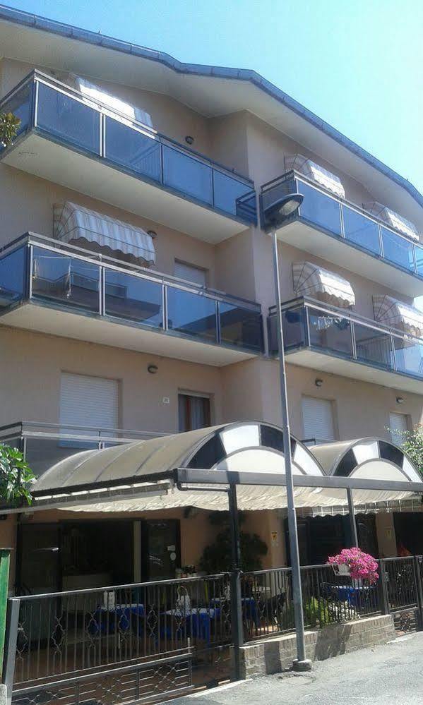 Viserba Di Rimini Hotel Gialpina מראה חיצוני תמונה
