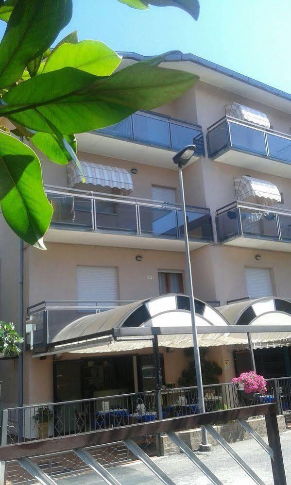 Viserba Di Rimini Hotel Gialpina מראה חיצוני תמונה